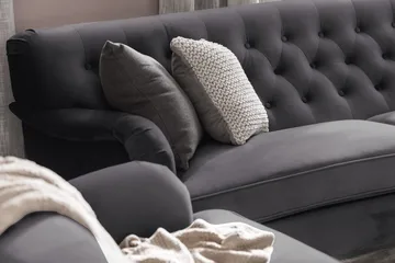 Howard Riviera Sofagruppe Svingt 3-seters + 2-seters Sofa + Lenestol + Fotskammel i Fløyel - Mørk grå - Møbler - Sofaer - Sofagrupper - Howard sofagruppe