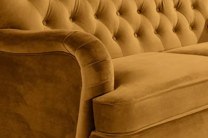 Howard Riviera Sofagruppe Svingt 3-seters + 2-seters Sofa + Lenestol + Fotskammel i Fløyel - Mørk gul - Møbler - Sofaer - Sofagrupper - Howard sofagruppe