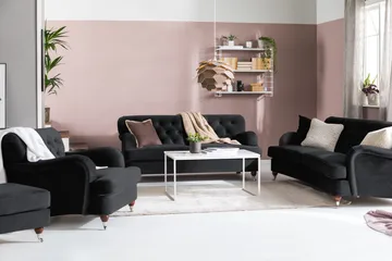 Howard Riviera Sofagruppe Svingt 3-seters + 2-seters Sofa + Lenestol + Fotskammel i Fløyel - Svart - Møbler - Sofaer - Sofagrupper - Howard sofagruppe