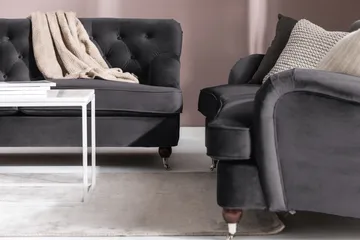 Howard Riviera Sofagruppe Svingt 3-seters + 2-seters Sofa + Lenestol + Fotskammel i Fløyel - Mørk grå - Møbler - Sofaer - Sofagrupper - Howard sofagruppe