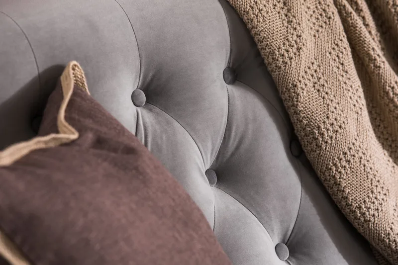 Howard Riviera Sofagruppe 3-seters + 2-seters Sofa + Lenestol + Fotskammel i Fløyel - Lys grå - Møbler - Sofaer - Sofagrupper - Howard sofagruppe