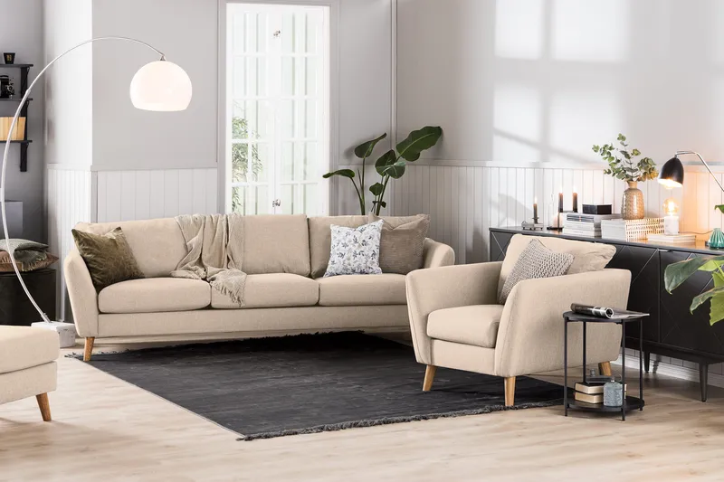 Trend Sofagruppe 3-seters + 2-seters Sofa + Lenestol + Fotskammel i Stoff - Beige - Møbler - Sofaer - Sofagrupper - Howard sofagruppe