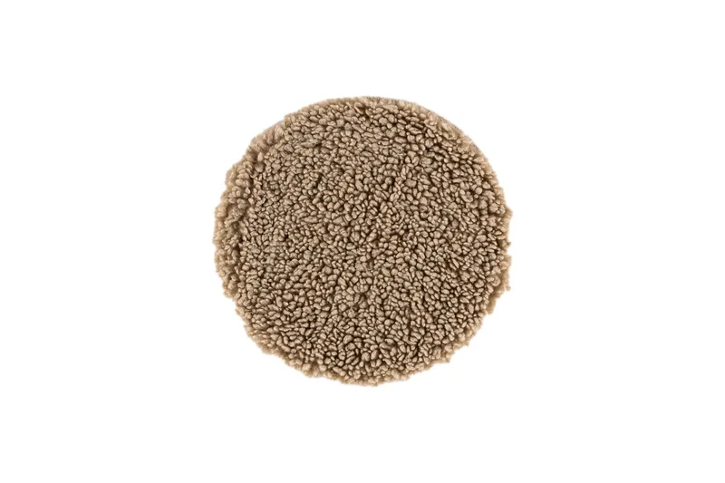 Katy Stolpute, Beige