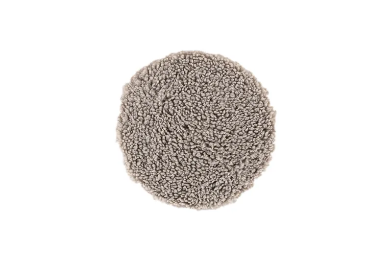 Katy Stolpute, Lysegrå