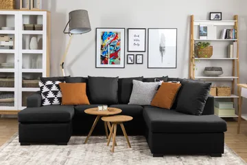 Crazy 4-seters Høyrevendt U-formet Small Sofa med Divan og Sjeselong i Stoff inkl. Pynteputer - Mørk grå - Møbler - Sofaer - U-sofa