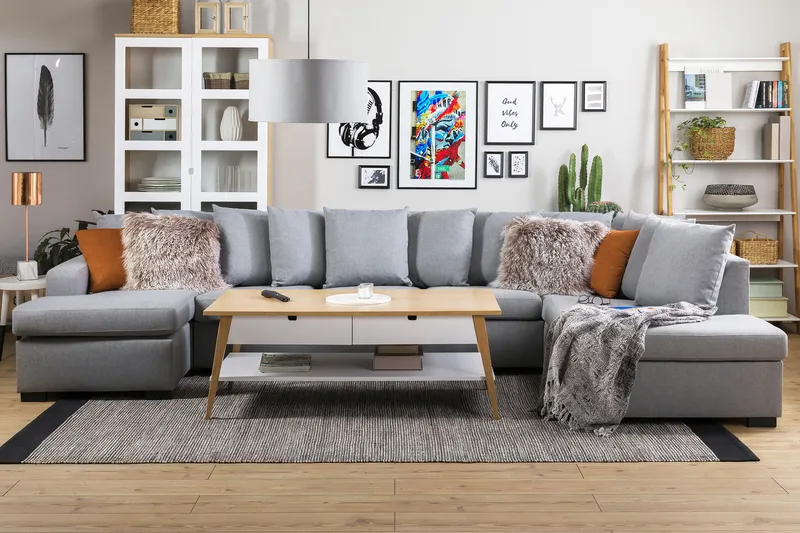 Crazy 5-seters Høyrevendt U-formet X-Large Sofa med Divan og Sjeselong i Stoff inkl. Pynteputer - Grå - Møbler - Sofaer - U-sofa