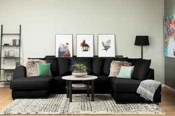 Optus 4-seters Høyrevendt U-formet Sofa med Divan og Sjeselong i Stoff inkl. Pynteputer - Svart - Møbler - Sofaer - U-sofa
