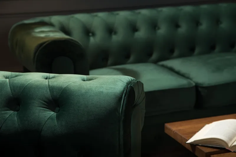 Chesterfield Lyx Stor behagelig dyp fløyelfotøyd – Fotøyd til stue - Mørkegrønn Fløyel - Møbler - Stoler - Lenestoler - Chesterfield lenestol