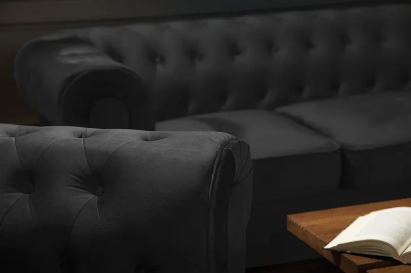 Chesterfield Lyx Stor behagelig dyp fløyelfotøyd – Fotøyd til stue - Svart Fløyel - Møbler - Stoler - Lenestoler - Chesterfield lenestol