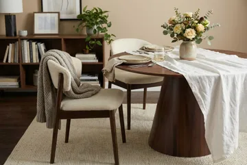 Nala Spisestol i Tre med Stoffsete - Valnøtt/Greige - Møbler - Stoler - Spisestuestoler & kjøkkenstoler