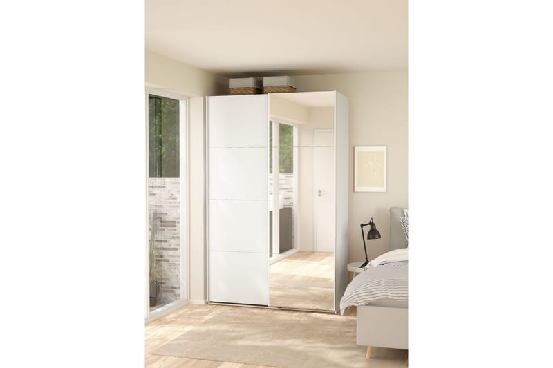 Elvos Garderobe med Speil 139x220 cm - Hvit - Oppbevaring - Garderober & garderobesystem