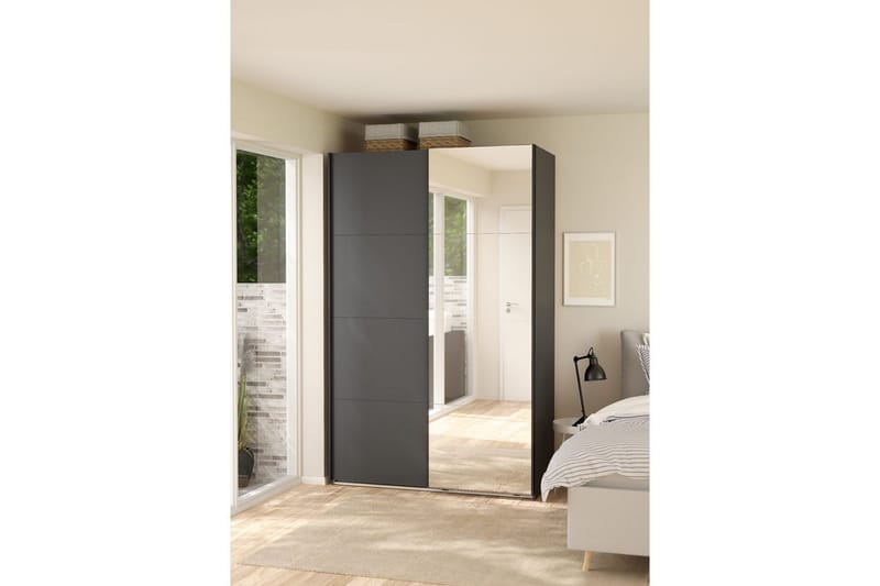 Elvos Garderobe med Speil 139x220 cm - Svart - Oppbevaring - Garderober & garderobesystem