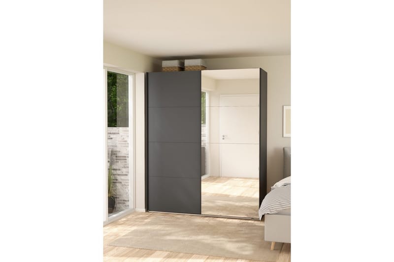 Elvos Garderobe med Speil 179x220 cm - Svart - Oppbevaring - Garderober & garderobesystem
