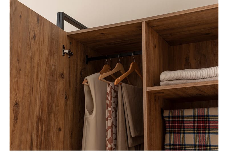 Batler Garderobe 52x104 5 Dører - Natur - Oppbevaring - Garderober & garderobesystem