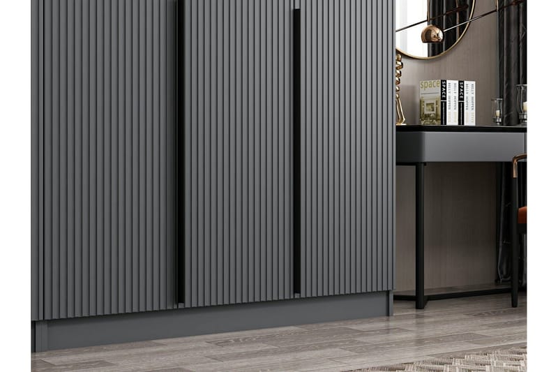 Fruitland Garderobe 225 cm - Antrasitt - Oppbevaring - Garderober & garderobesystem