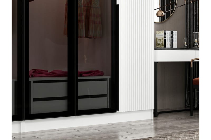 Fruitland Garderobe 225 cm - Hvit - Oppbevaring - Garderober & garderobesystem