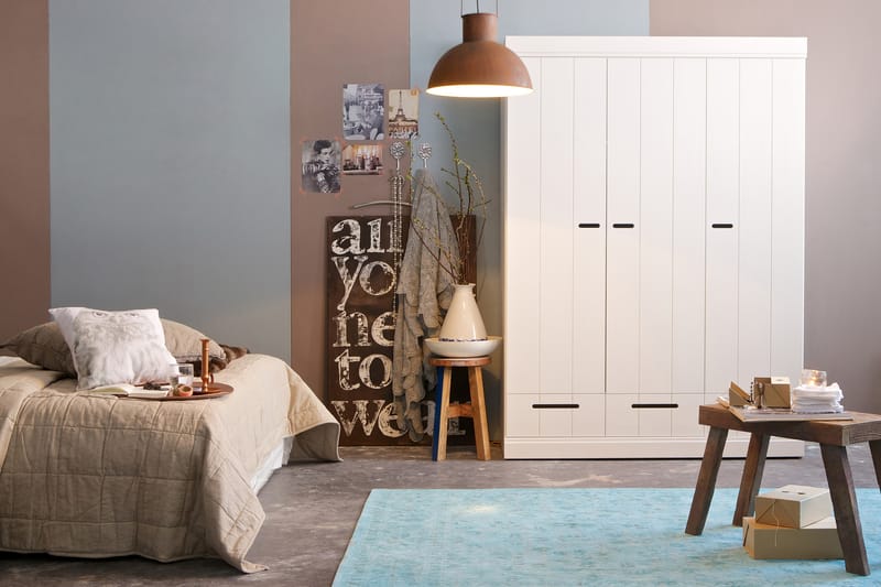 Garderobe Floella 140 cm 3 Dører 3 Skuffer - Hvit Furu - Oppbevaring - Garderober & garderobesystem - Garderobeskap