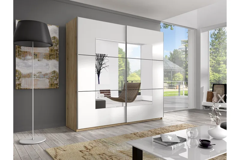 Joannie Garderobe, Tre | Hvit