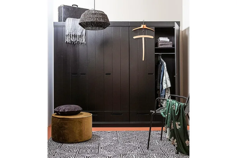 Varius Garderobe 140x53 cm 3 Dører - Furu/Svart - Oppbevaring - Garderober & garderobesystem