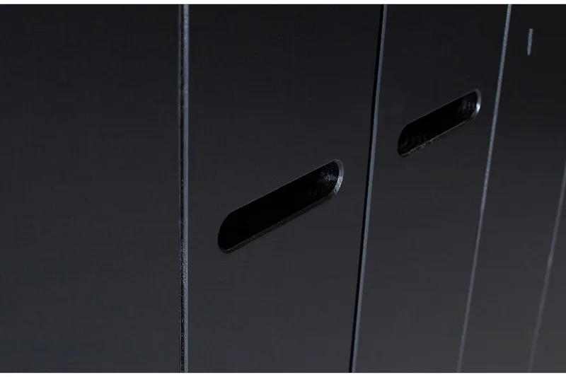 Varius Garderobe 140x53 cm 3 Dører - Furu/Svart - Oppbevaring - Garderober & garderobesystem