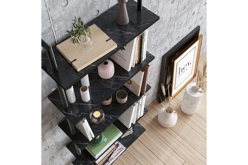 Konsterud Bokhylle - Svart/Marmor - Oppbevaring - Hylle - Stigehylle & trappehylle