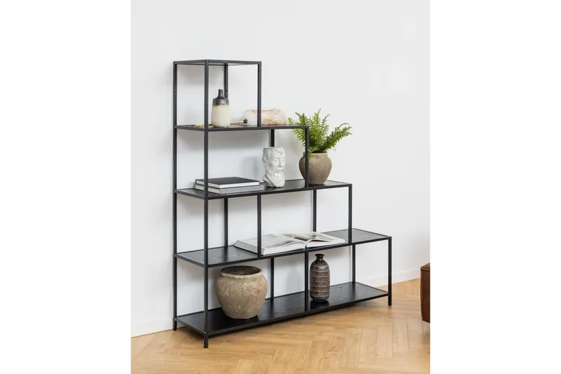 Hartsoe Bokhylle 135 cm - Svart - Oppbevaring - Hylle - Bokhylle