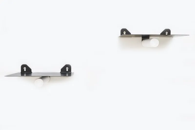 Noke Veggshylle 21 cm i Metall med Trestativ - Svart - Oppbevaring - Hylle - Vegghylle