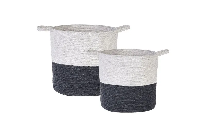 Kurv Pazha sett á 2. Hvit, Svart, Hvit, Svart