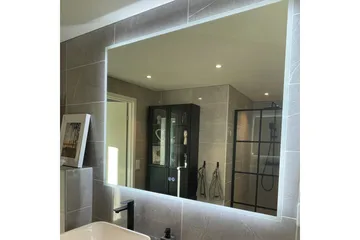 Baderomsspeil 120x100 cm med LED-belysning og anti-dugg - Interiør - Baderomsinnredning - Baderomsspeil