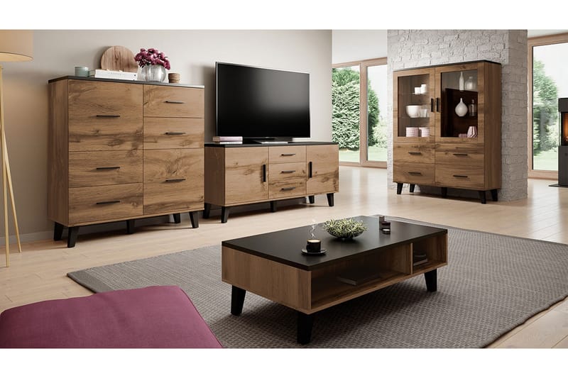 Kardos Stuesett, Natur/Svart