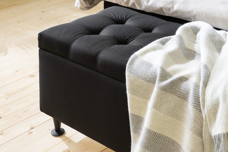 Ella Sengebenk 140cm Dypheftet - Svart - Oppbevaring - Oppbevaringsmøbler - Oppbevaringskiste & sengekiste