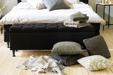 Ella Sengebenk 140cm Rutete - Svart - Oppbevaring - Oppbevaringsmøbler - Oppbevaringskiste & sengekiste