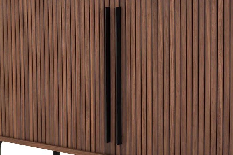 Noira Smalt Sideboard Ribbet Valnøtt 150x45 cm - Valnøtt / Brun - Oppbevaring - Oppbevaringsmøbler - Sideboard & skjenk