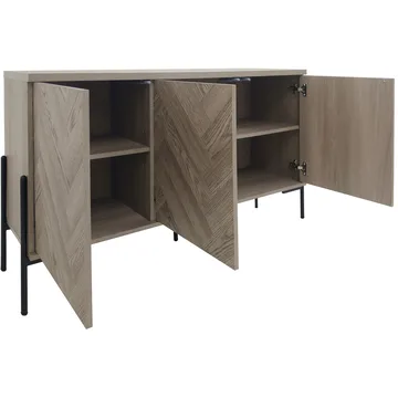 Skjenk Loft24 Charlene Naturfarget fiskebein/naturfarget eik 3 dører - Naturfarget eik i fiskebeinsmønster / naturfarget eik - Oppbevaring - Oppbevaringsmøbler - Sideboard & skjenk