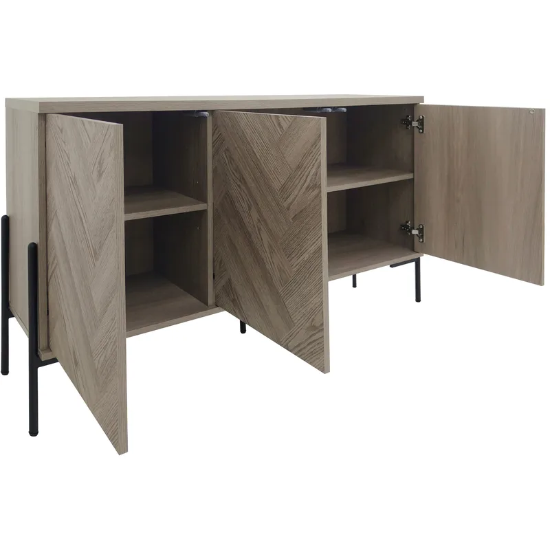 Skjenk Loft24 Charlene Naturfarget fiskebein/naturfarget eik 3 dører - Naturfarget eik i fiskebeinsmønster / naturfarget eik - Oppbevaring - Oppbevaringsmøbler - Sideboard & skjenk