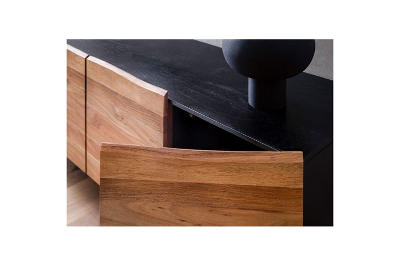Skjenk Wohnling Massivt treverk trekanter 180 cm 4 dører industriell - Oppbevaring - Oppbevaringsmøbler - Sideboard & skjenk