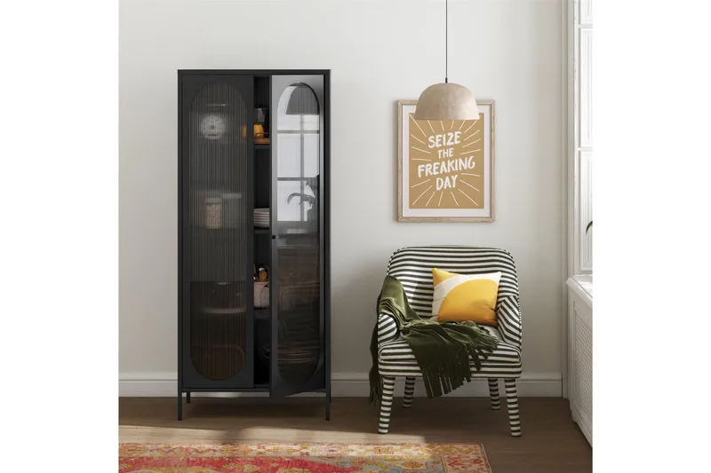 Høyskap Luna Svart - Svart - Oppbevaring - Skap - Vitrineskap