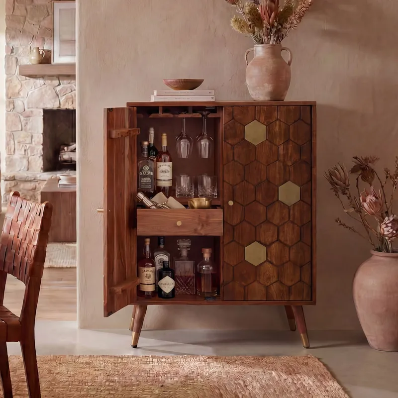 Invara barskap 75x96 cm i massivt akasietre - varm brun - Oppbevaring - Skap - Barskap