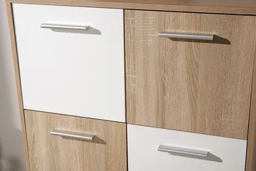 Aragon Skap 77 cm Høy - Hvit/Lys Eik - Oppbevaring - Skap - Oppbevaringsskap