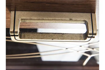 Tadeusz Vitrineskap 140x44x110 cm - Oppbevaring - Skap - Vitrineskap