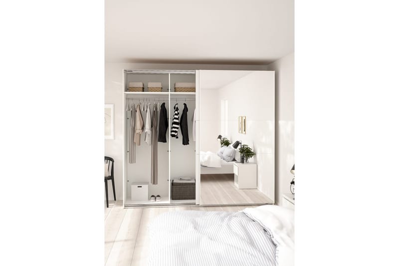 Takeru Garderobe med Speil 244x221 cm - Hvit - Oppbevaring - Garderober & garderobesystem