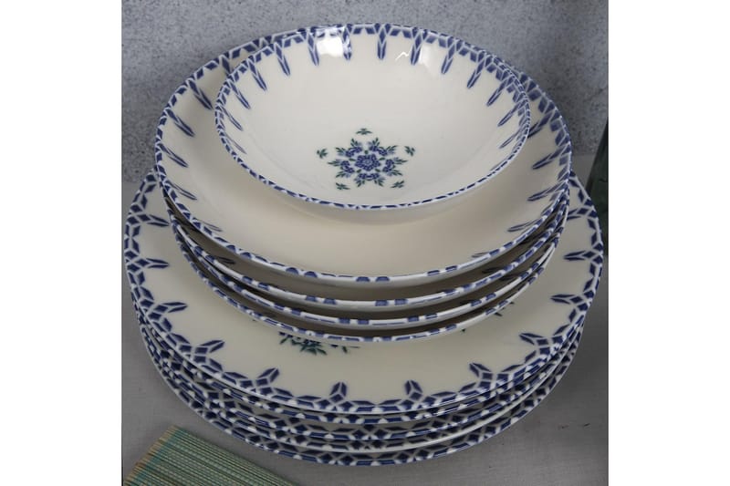 Subatan Tallerkensett 24 Deler - Porselen/Hvit - Servering & borddekking - Tallerkener - Tallerkensett