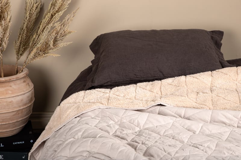 Nilla Sengeteppe 180x260 cm - Beige - Tekstiler & tepper - Sengetøy
