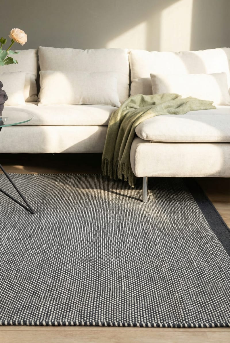 Håndvevd teppe KM Home Sandhamn 240x340 cm Indigoblå - Indigoblå - Tekstiler & tepper - Teppe & matte - Moderne matte - Ullteppe