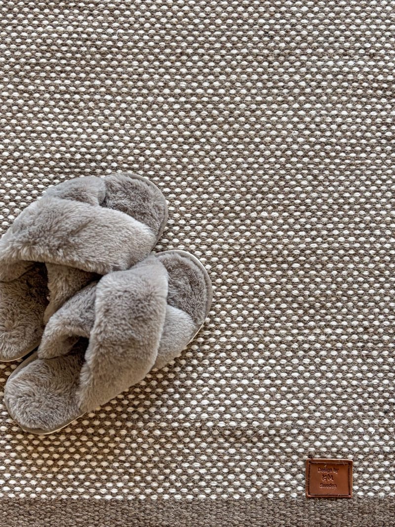 Håndvevd teppe KM Home Sandhamn Kvadrat 200x200 cm Mørk Lin - Mørk Lin - Tekstiler & tepper - Teppe & matte - Moderne matte - Ullteppe