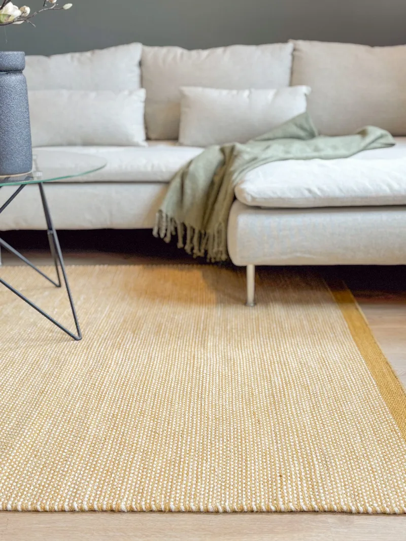Håndvevd teppe KM Home Sandhamn Kvadrat 250x250 cm Okergul - Okergul - Tekstiler & tepper - Teppe & matte - Moderne matte - Ullteppe