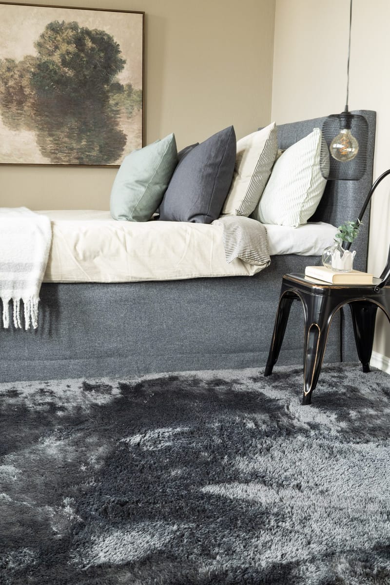 Maskinvevd teppe KM Home Novelle KVADRAT 240x240 Grafitt - Grafitt - Tekstiler & tepper - Teppe & matte - Moderne matte - Ryetepper