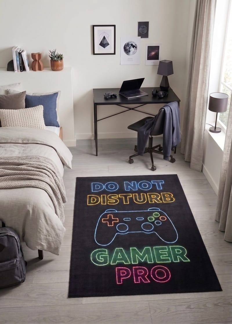 Maskinvevd teppe KM Home Play Gamer 120x160 Svart - svart - Tekstiler & tepper - Teppe & matte - Spesialmatte - Gamingmatte