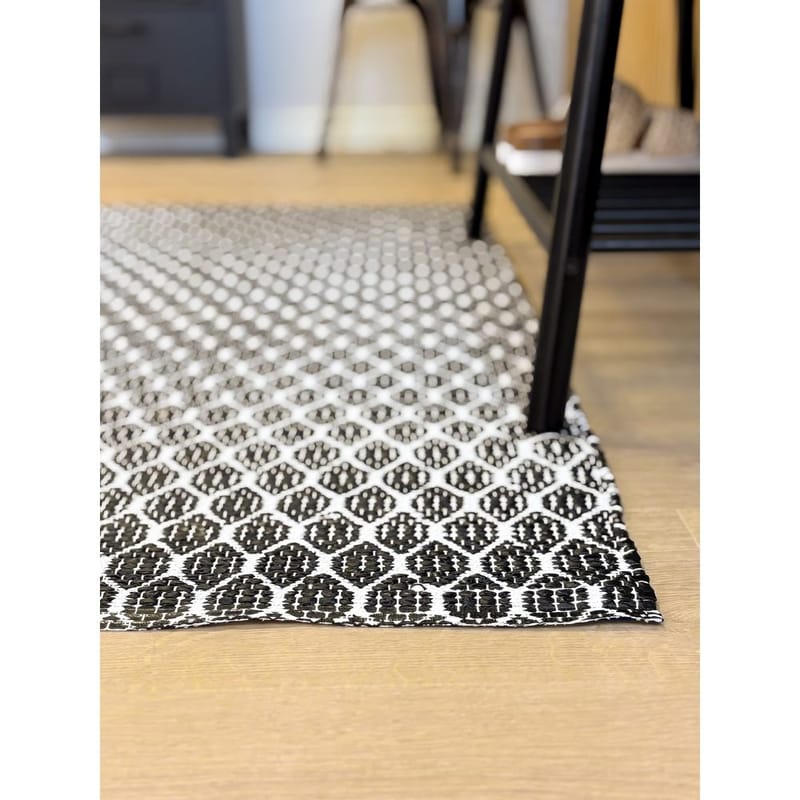 Plastteppe Hilma Link - 70x150 cm, Svart - Tekstiler & tepper - Teppe & matte - Utendørs tepper - Plasttepper