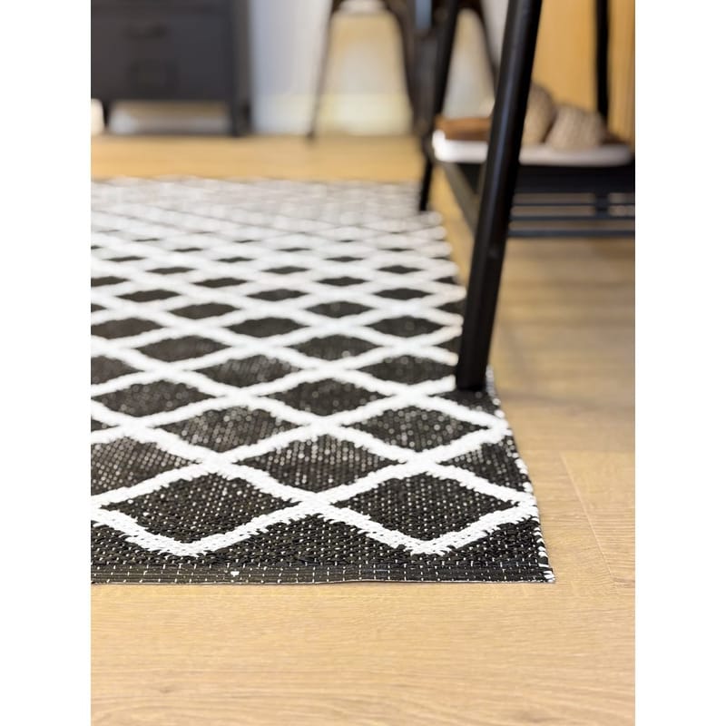 Plastteppe Hilma Wave - 70x200 cm, Svart - Tekstiler & tepper - Teppe & matte - Utendørs tepper - Plasttepper